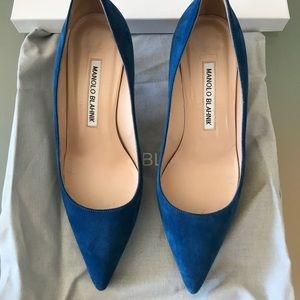 Manolo Blahnik Blue Suede Classic - Size 34.5 -Short Heel -Practically Brand New